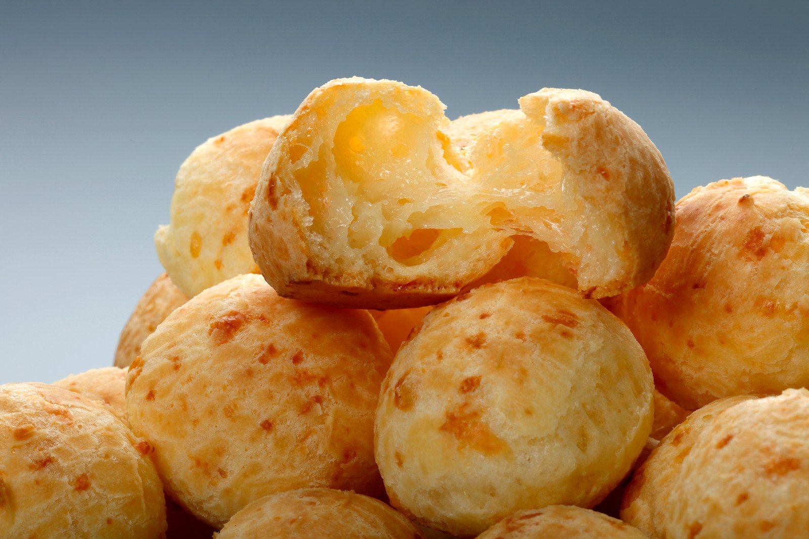 Pãozinho de queijo simples e delicioso para seu lanche