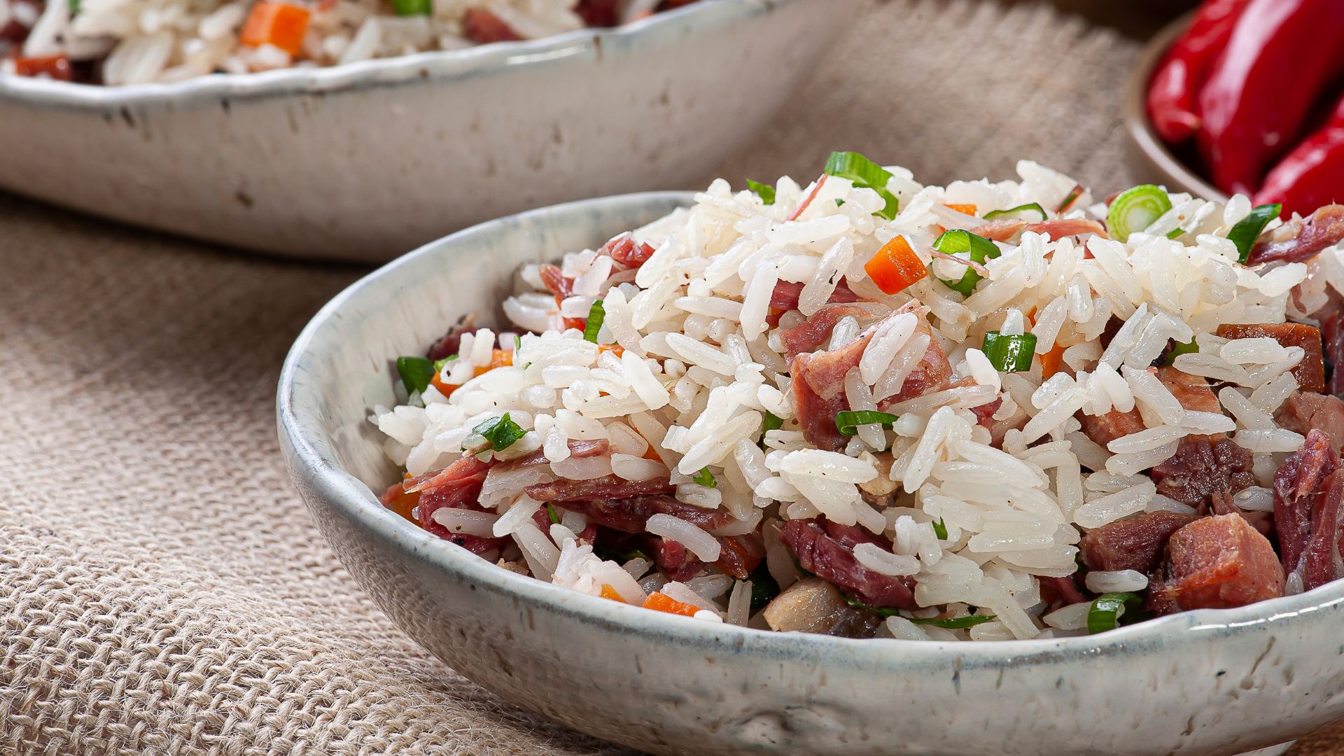 Receita de arroz carreteiro carregada de carnes