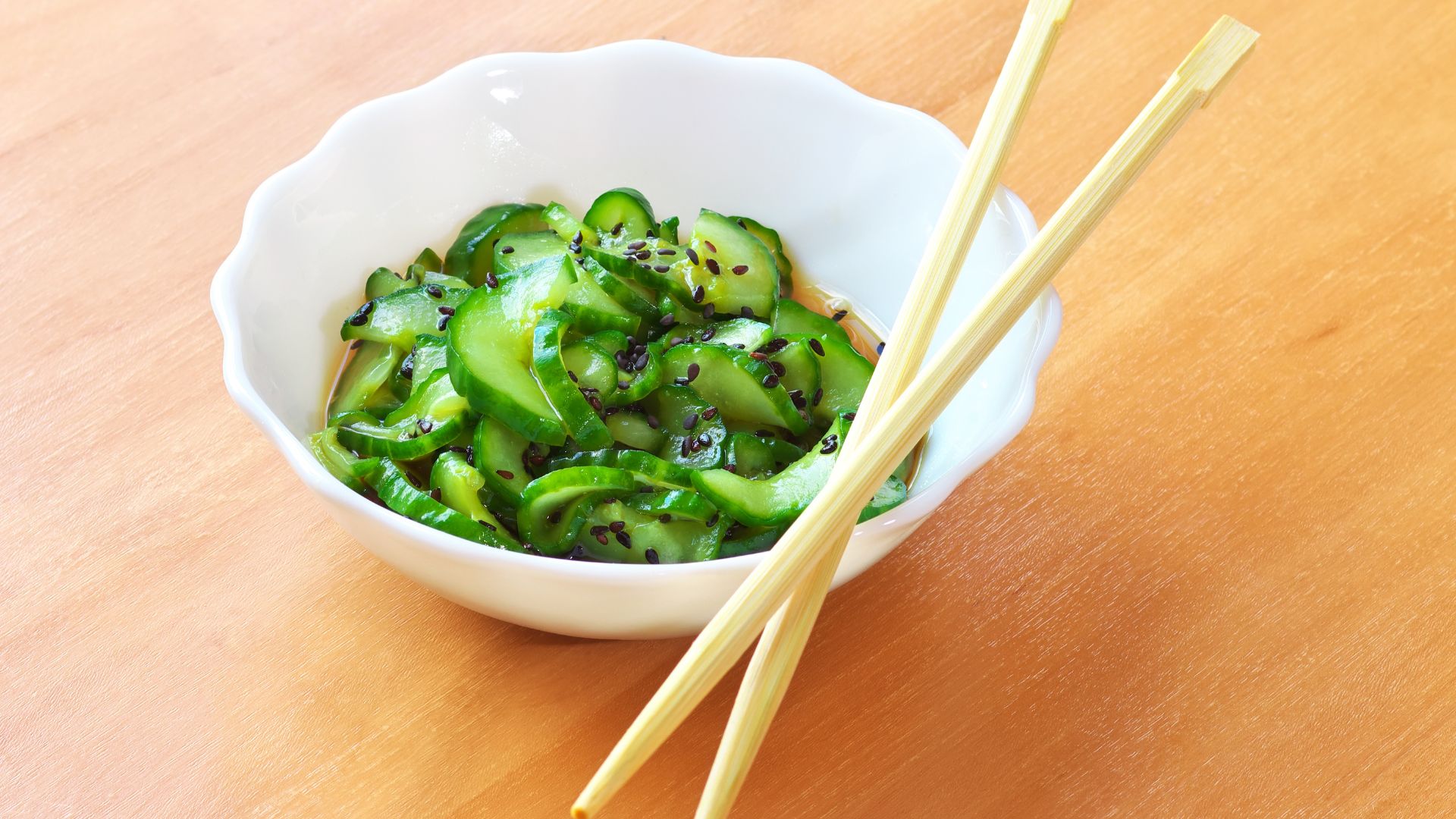 Sunomono: A receita de salada de pepino japonesa que vai conquistar seu paladar