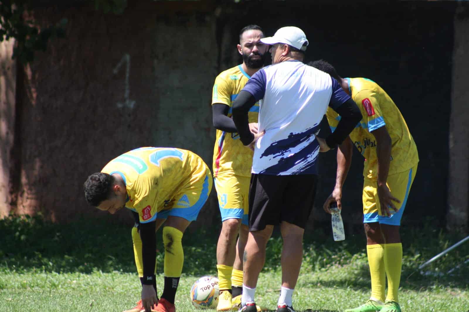 Emerson Matheus utiliza amistoso para avaliar comportamento tático do Araguaia