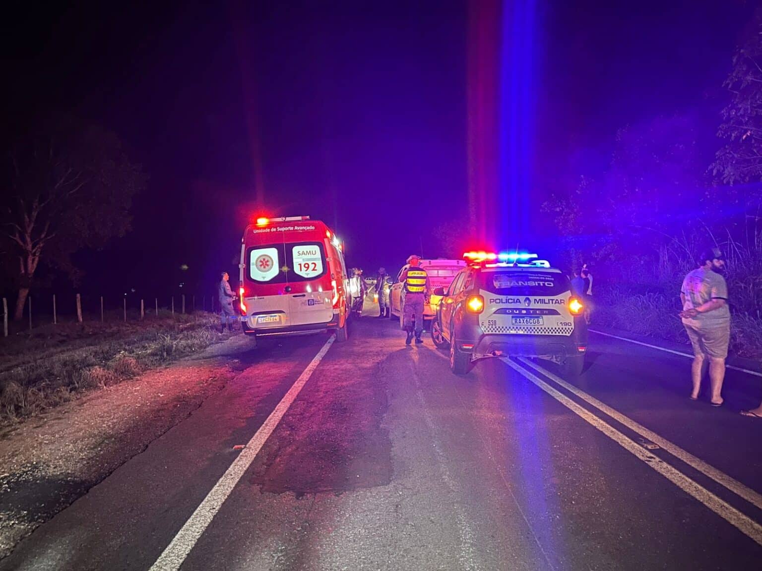 Casal morre após desviar de boi na pista e ser atropelados por caminhão na MT-010