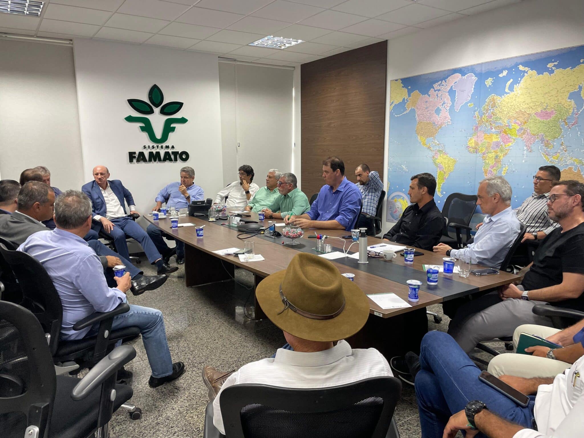 Em reunião, Geller ouve demandas do setor produtivo de Mato Grosso