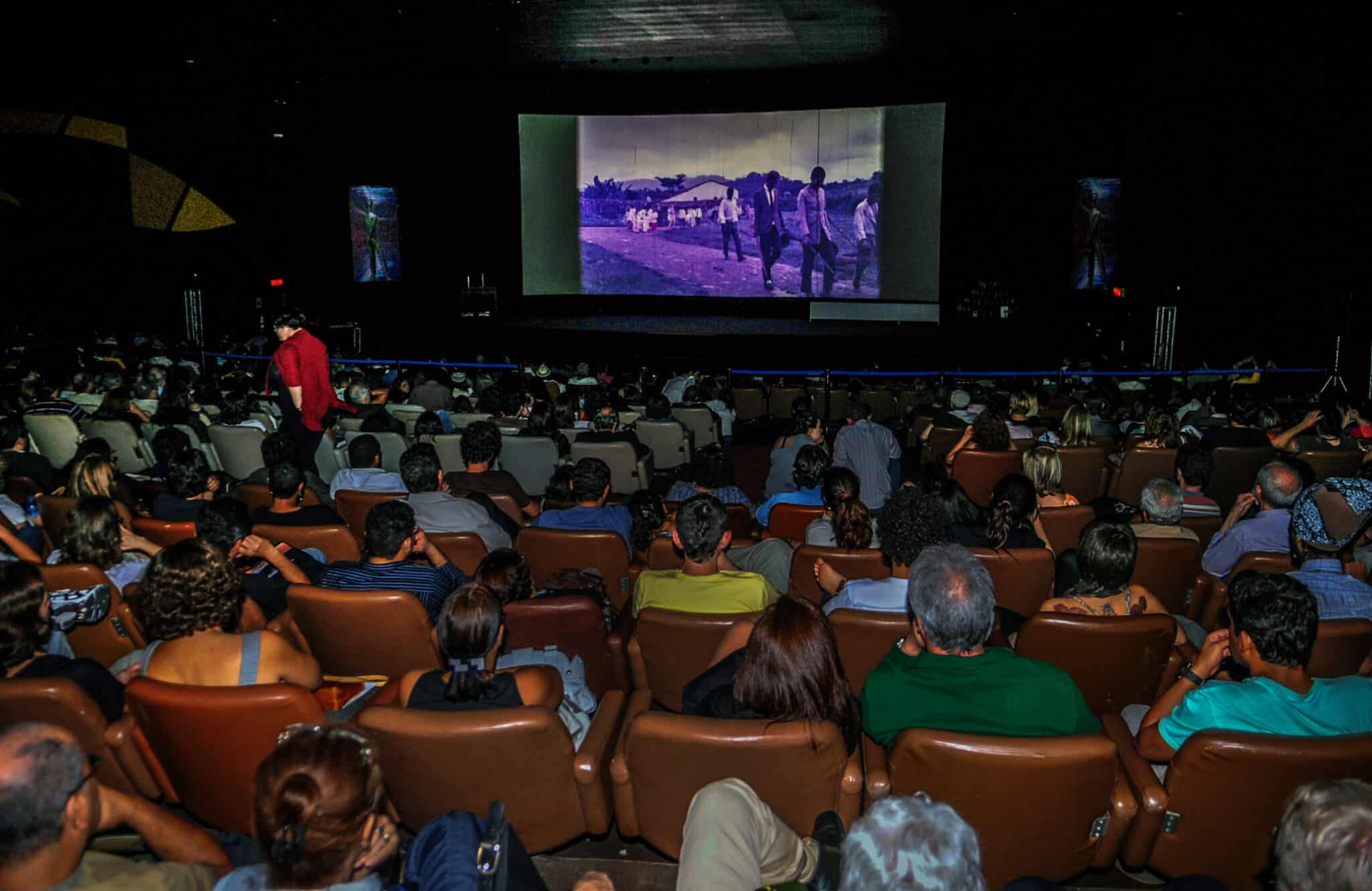 Lula sanciona leis de cota no cinema e na TV paga