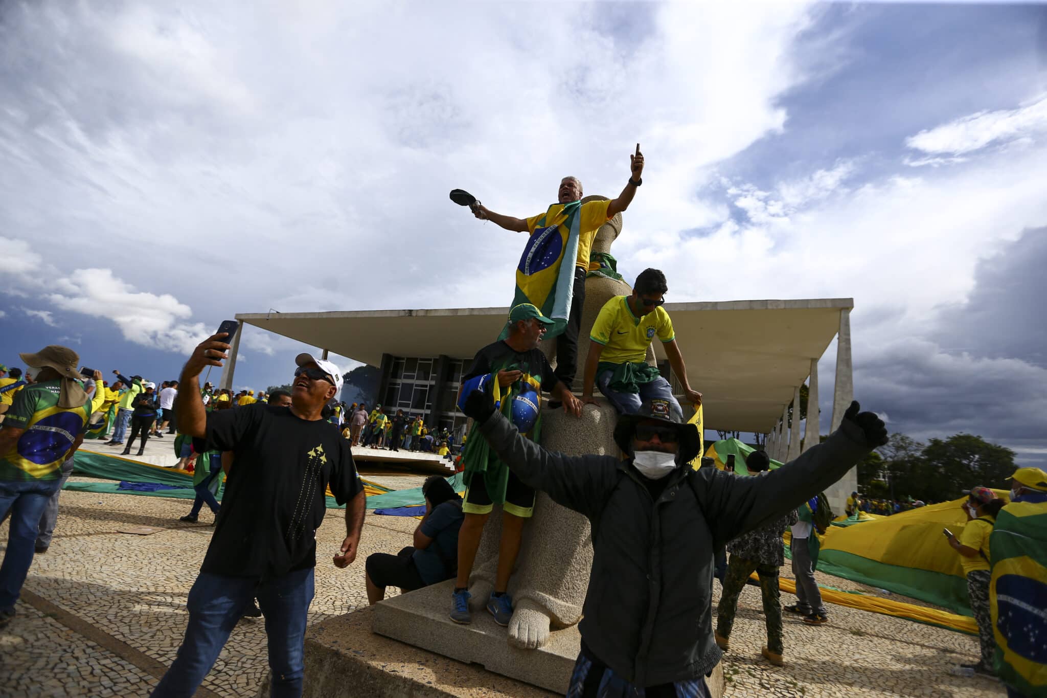 Um ano após tentativa de golpe, STF mantém 66 presos