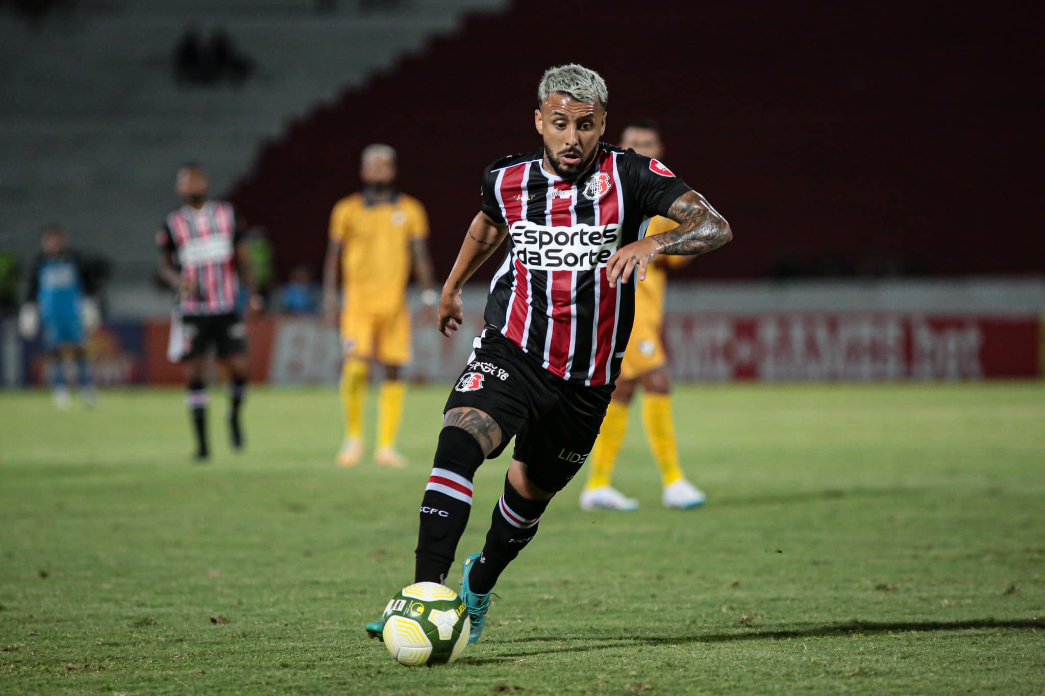 Santa Cruz x Afogados ao vivo; onde assistir, horário e escalações do jogo desta segunda (19)