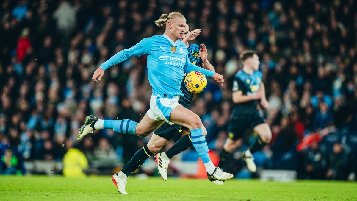 Manchester City x Manchester United ao vivo; onde assistir, horário e escalações do jogo deste domingo (3) pela Premier League