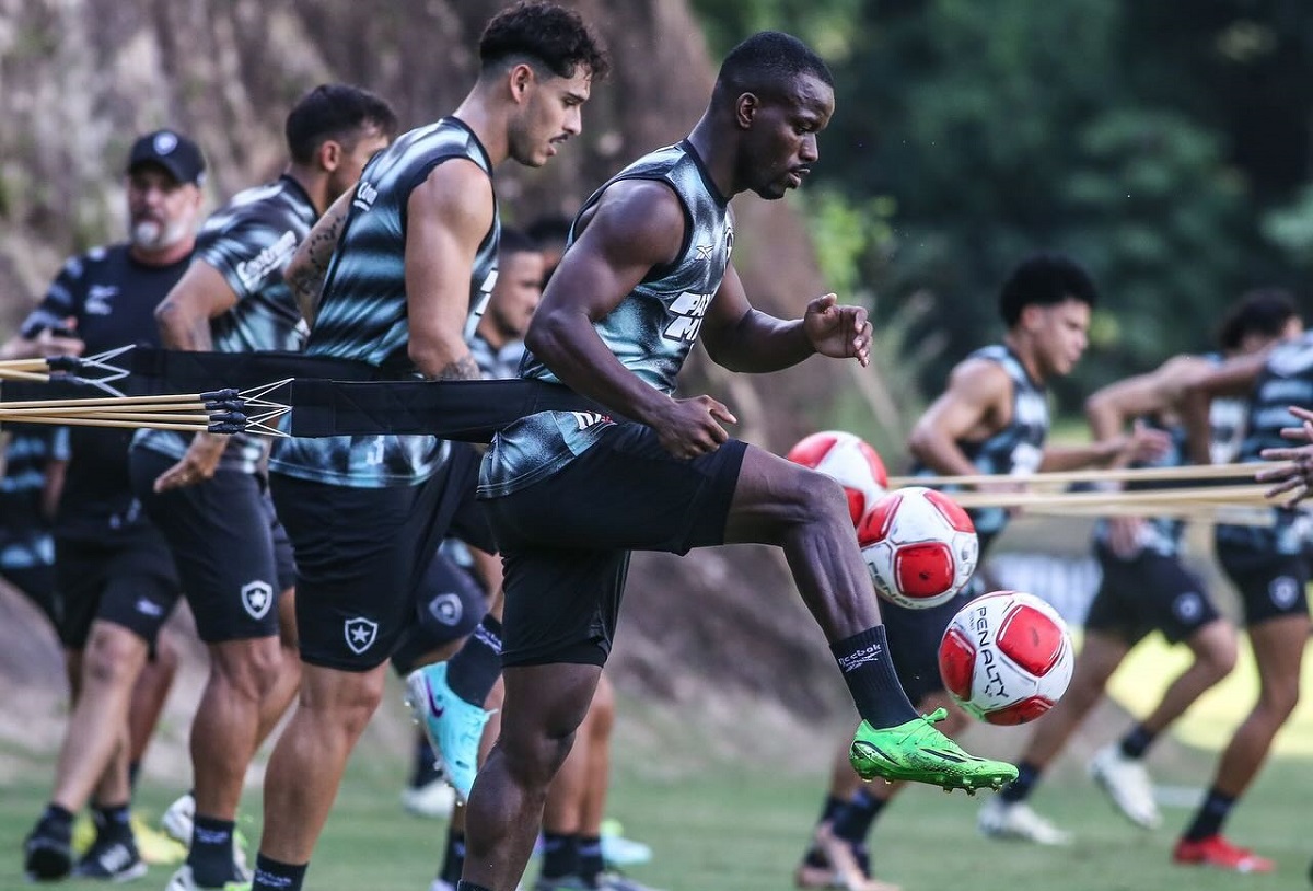 Botafogo x Vasco ao vivo; onde assistir ao vivo o jogo do Botafogo neste domingo (18)