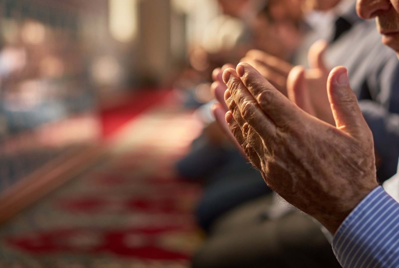 Oração da Sexta-feira: Encontre Paz e Força para o Fim de Semana