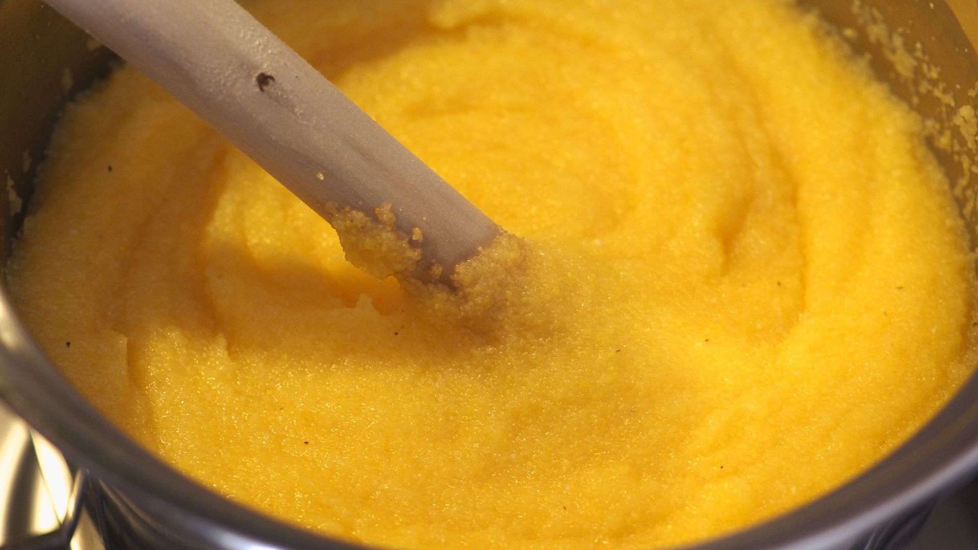 Receita de angu mole: 2 versões fáceis e deliciosas