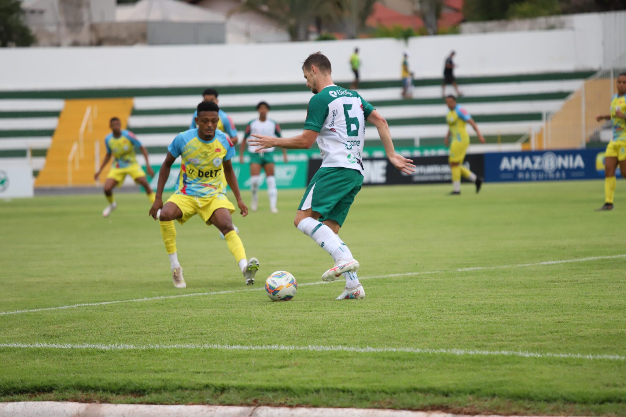 Luverdense peca nas finalizações e fica no empate com o Araguaia