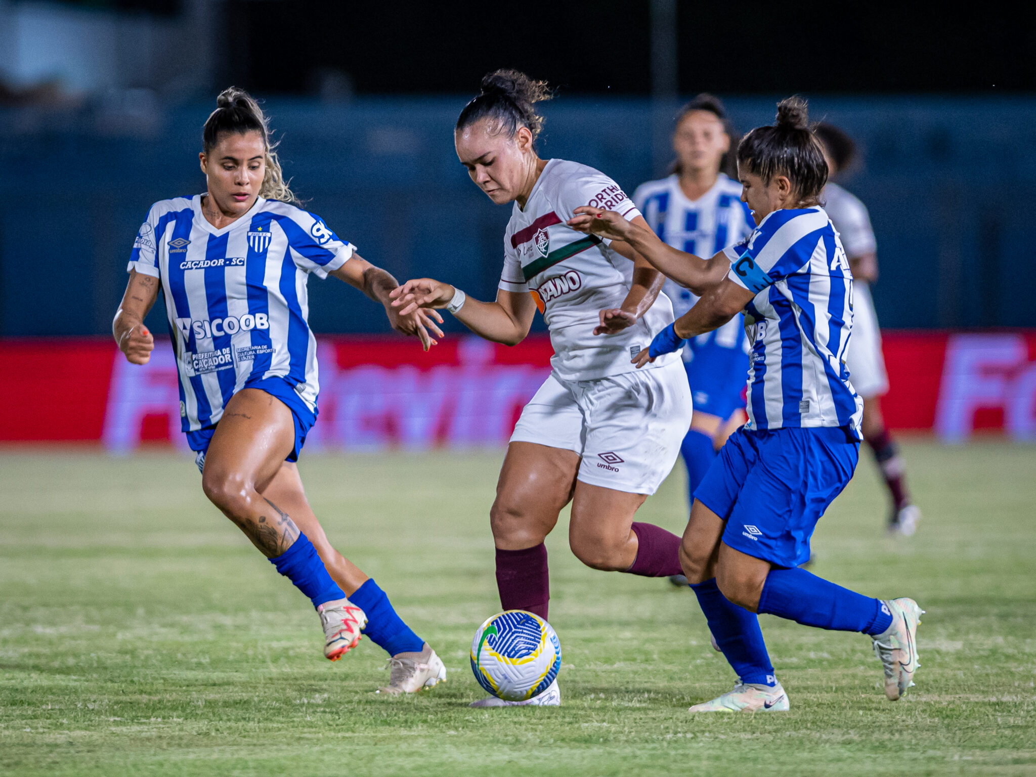 Avaí bate Fluminense na abertura da Supercopa do Brasil feminina