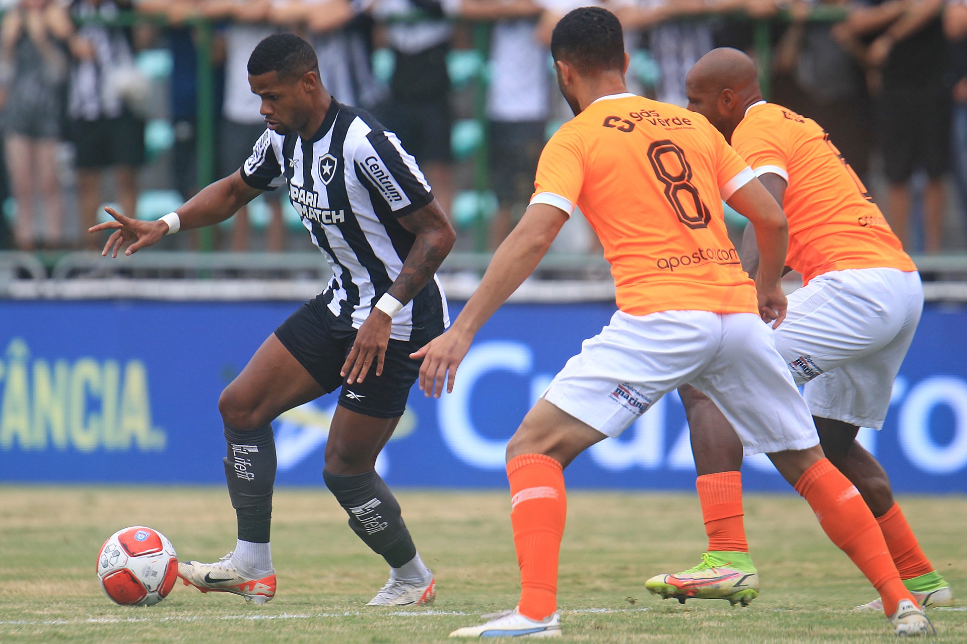 Botafogo abre 2 a 0, mas sofre empate do Nova Iguaçu pelo Carioca