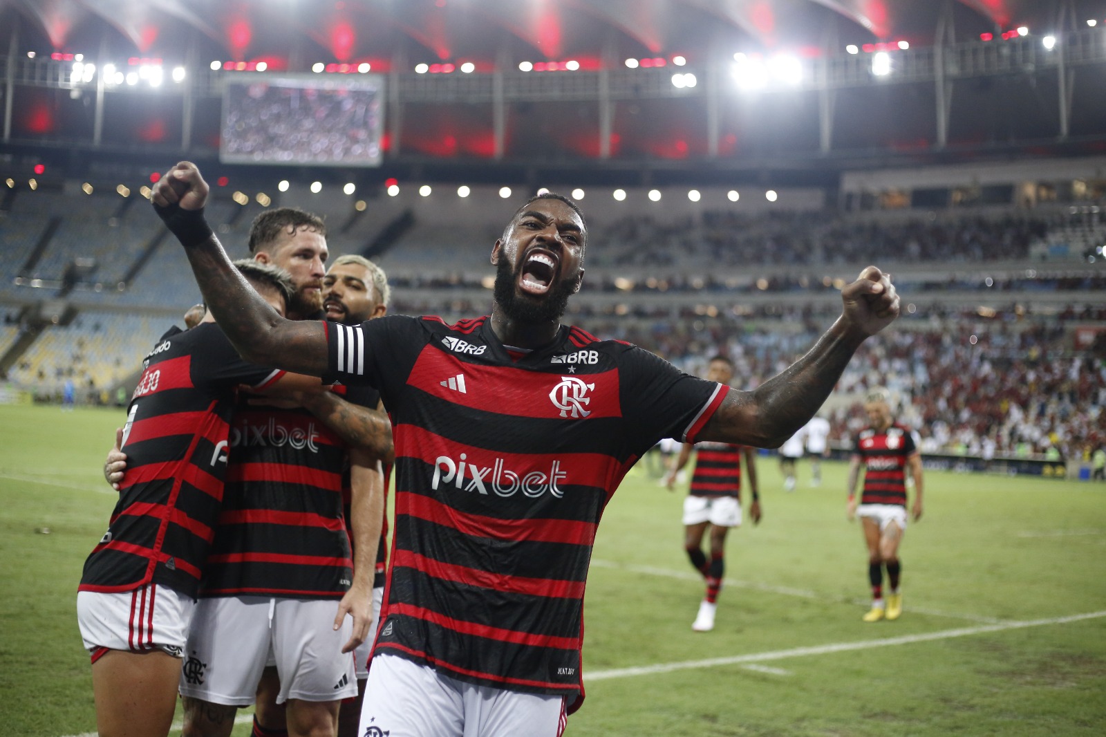 Carioca: Flamengo arranca vitória em clássico com Botafogo