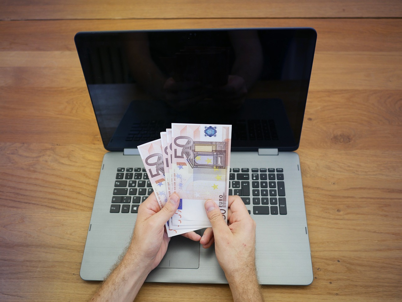 Como ganhar dinheiro sem sair de casa em 2025: oportunidades e dicas práticas