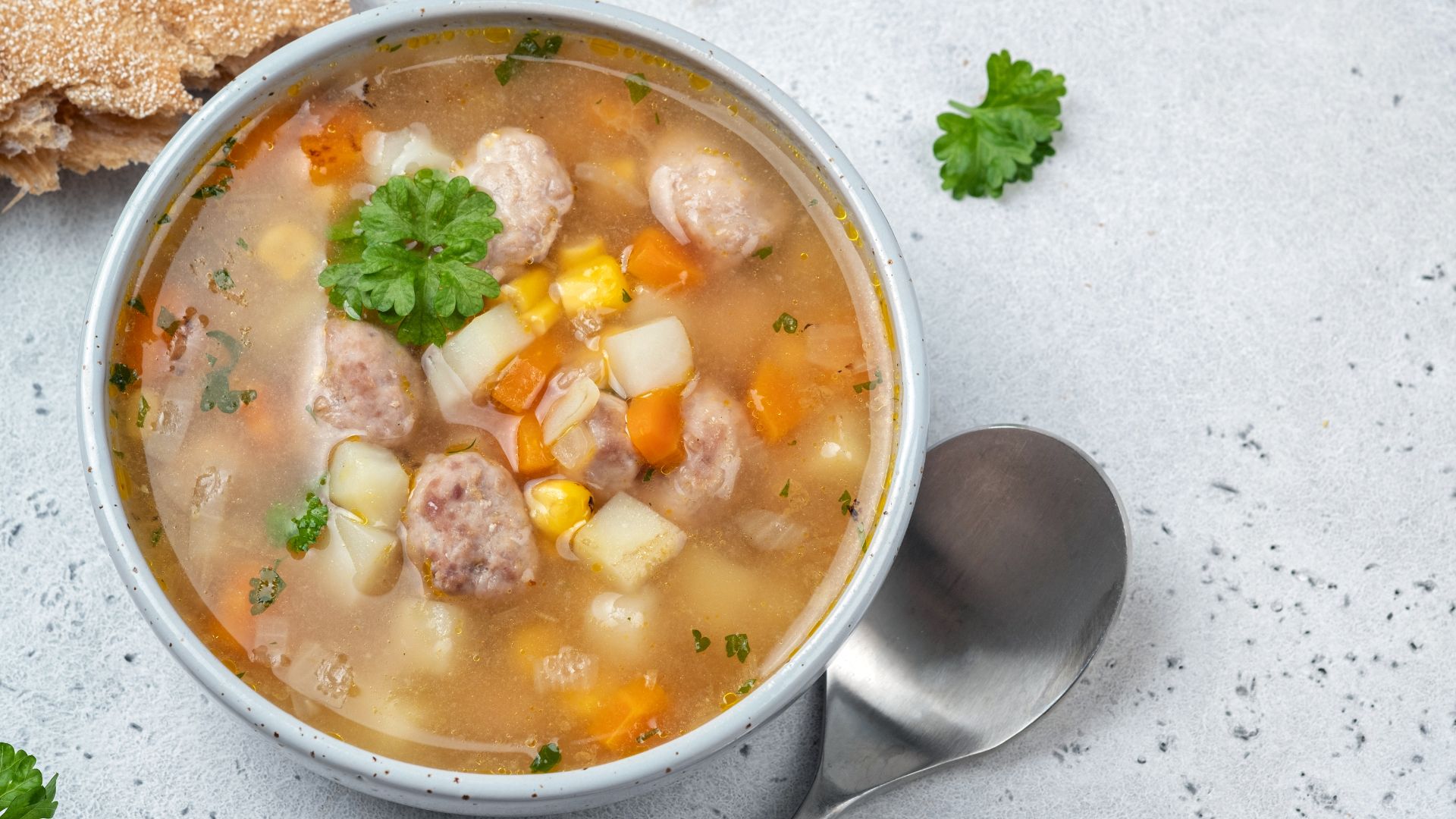 Receita de sopa de frango em poucos passos