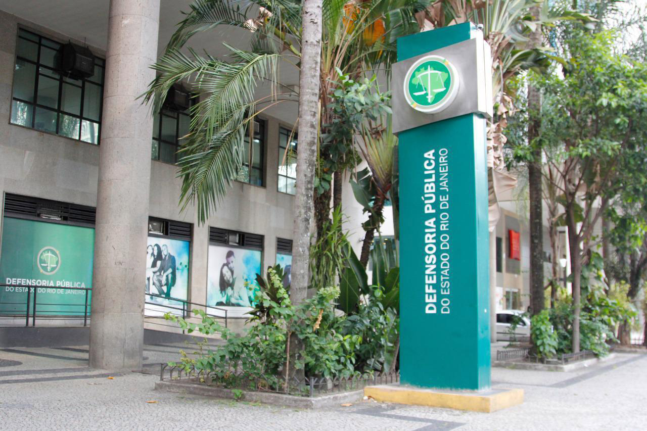Empresa responsável por obras em prédio que desabou no Rio é condenada