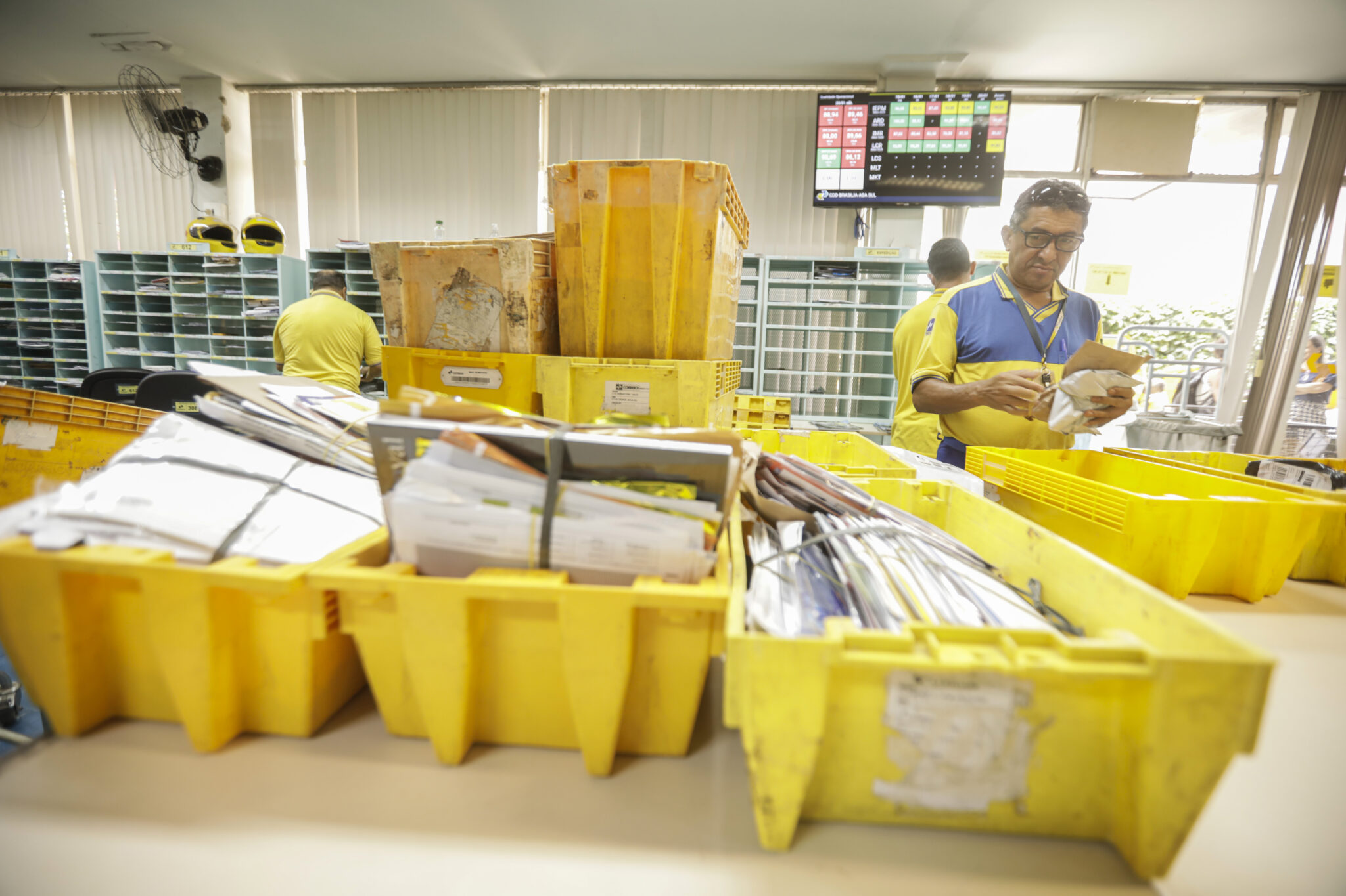 Governo federal vai revisar leis que tratam do setor postal