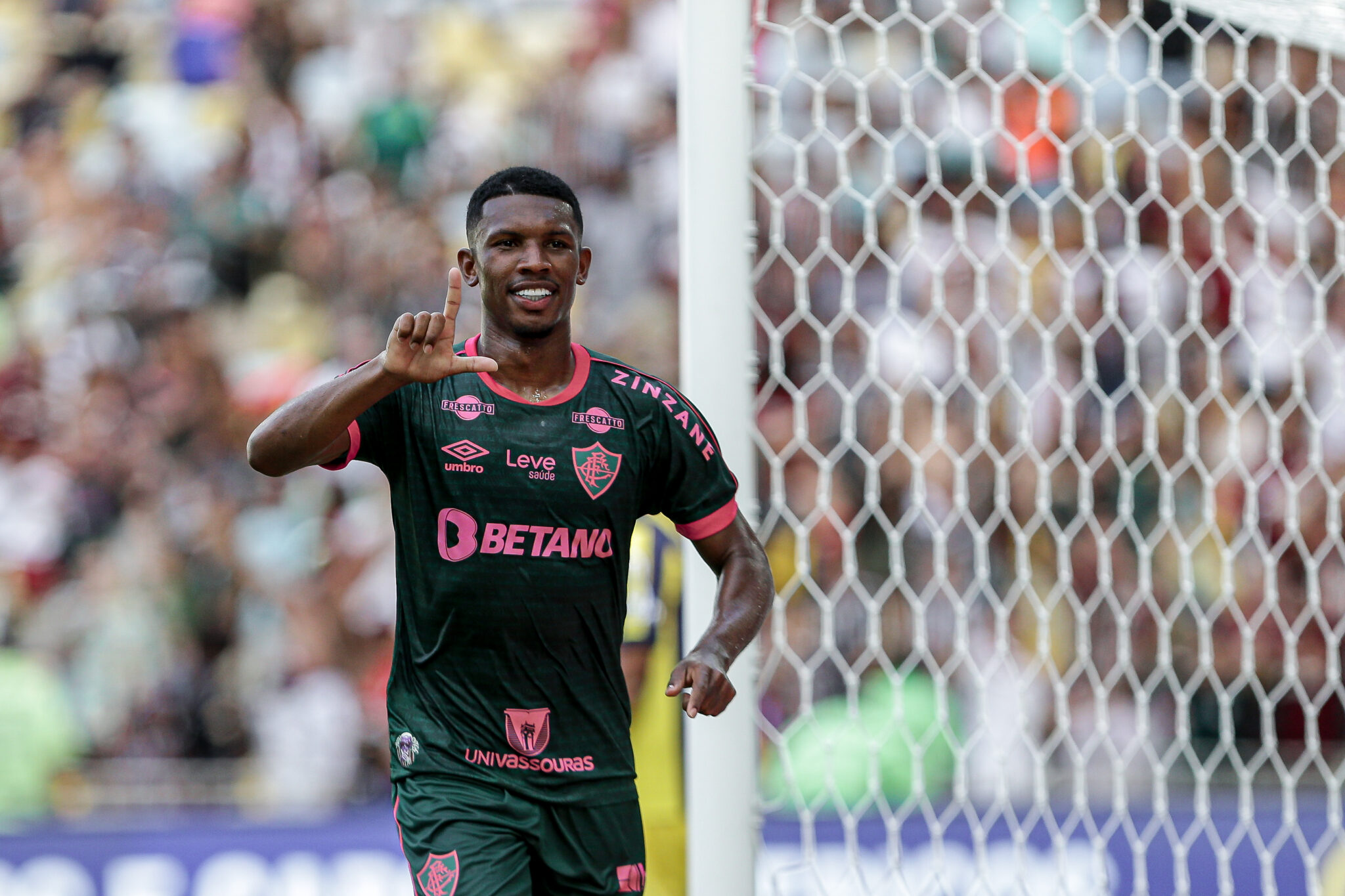 Flu derrota Madureira no Carioca; Grêmio goleia no Gauchão