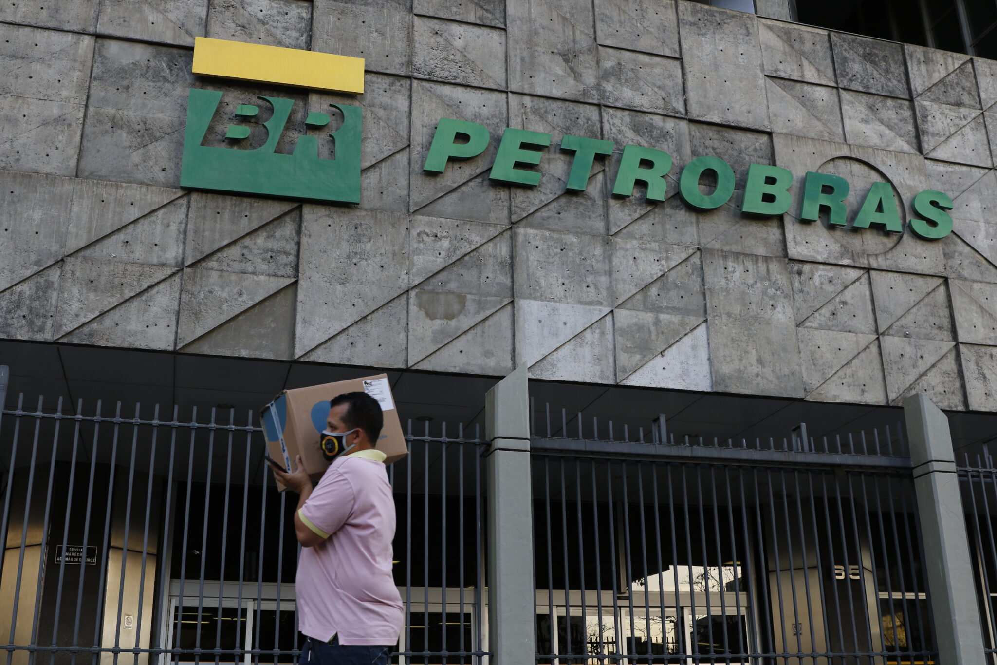 Produção da Petrobras cresce 2% no 4º trimestre de 2023