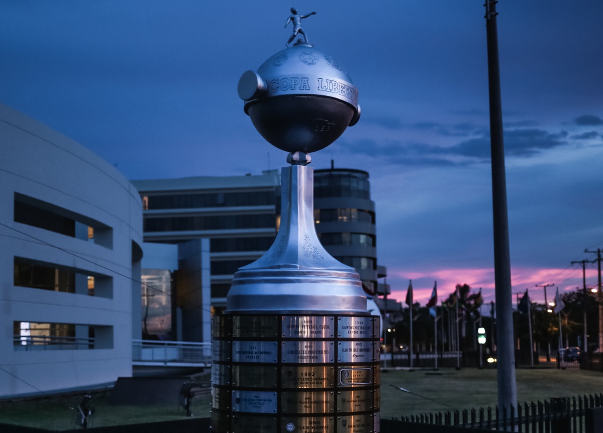 Premiação da final da Libertadores é maior que a da Champions? Entenda