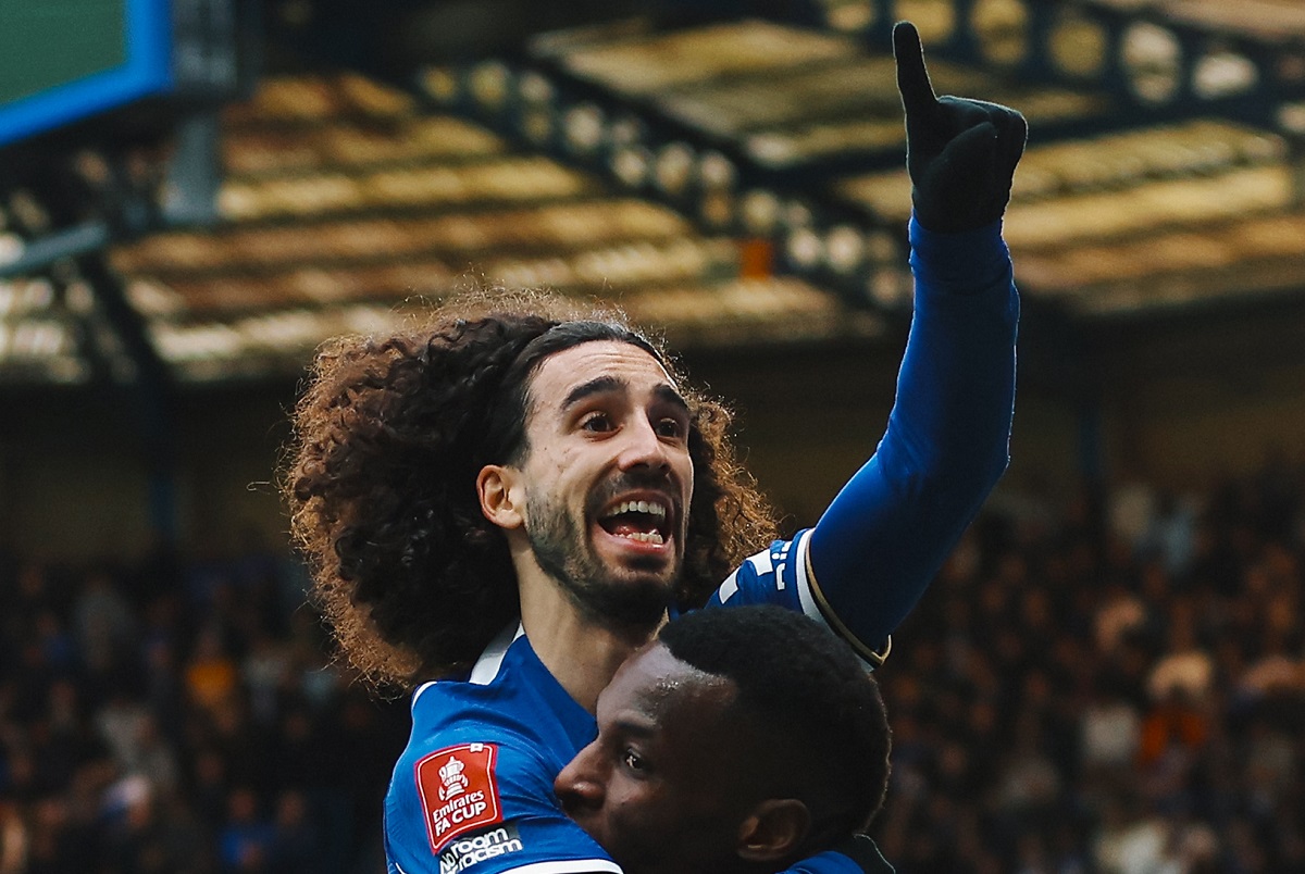 Chelsea marca no fim, vence o Leicester e está na semi da Copa da Inglaterra