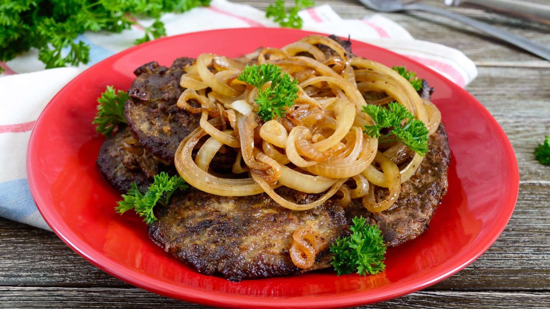 Como fazer bife de fígado acebolado