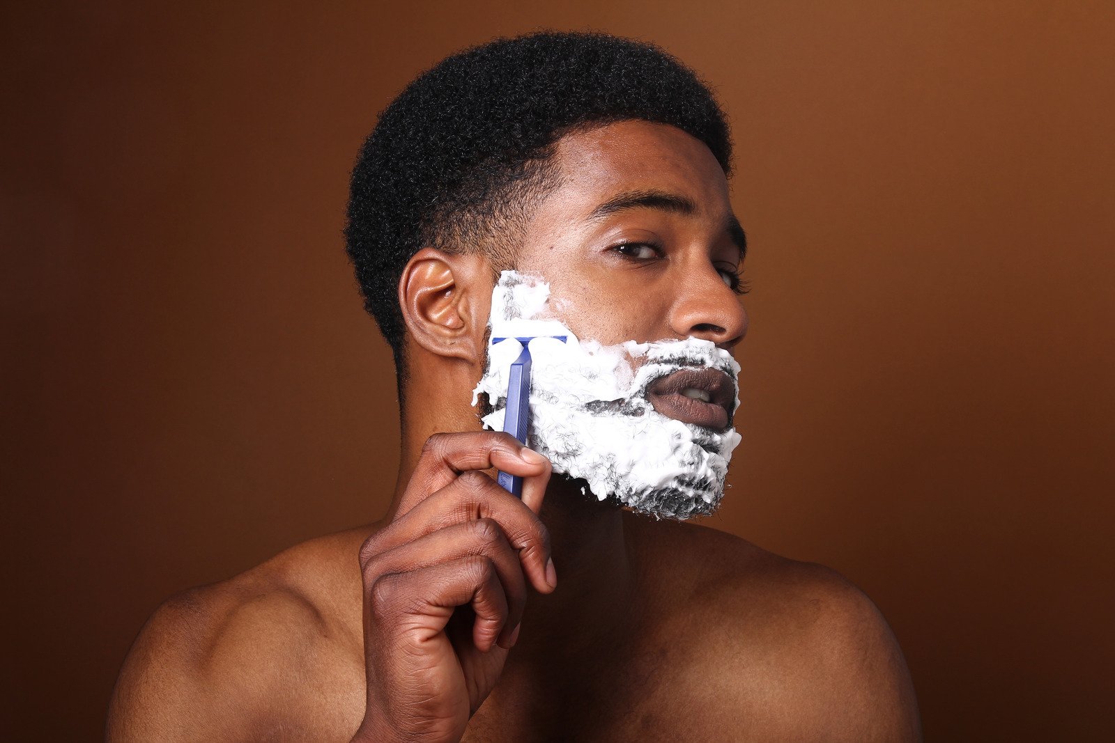 Cortar a Barba: Seguindo o Ritmo da Lua