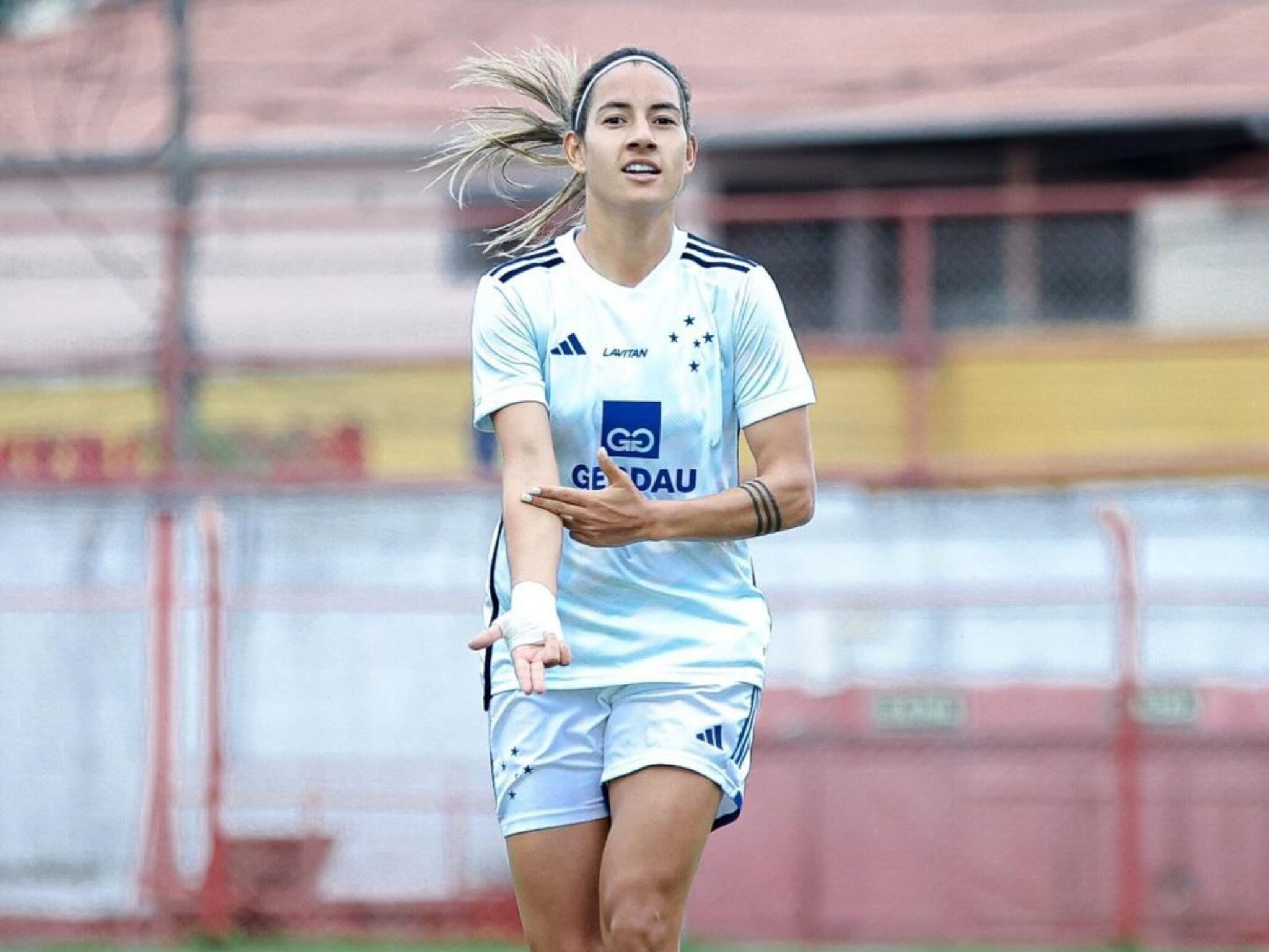 Cruzeiro vence e assume liderança provisória do Brasileiro Feminino