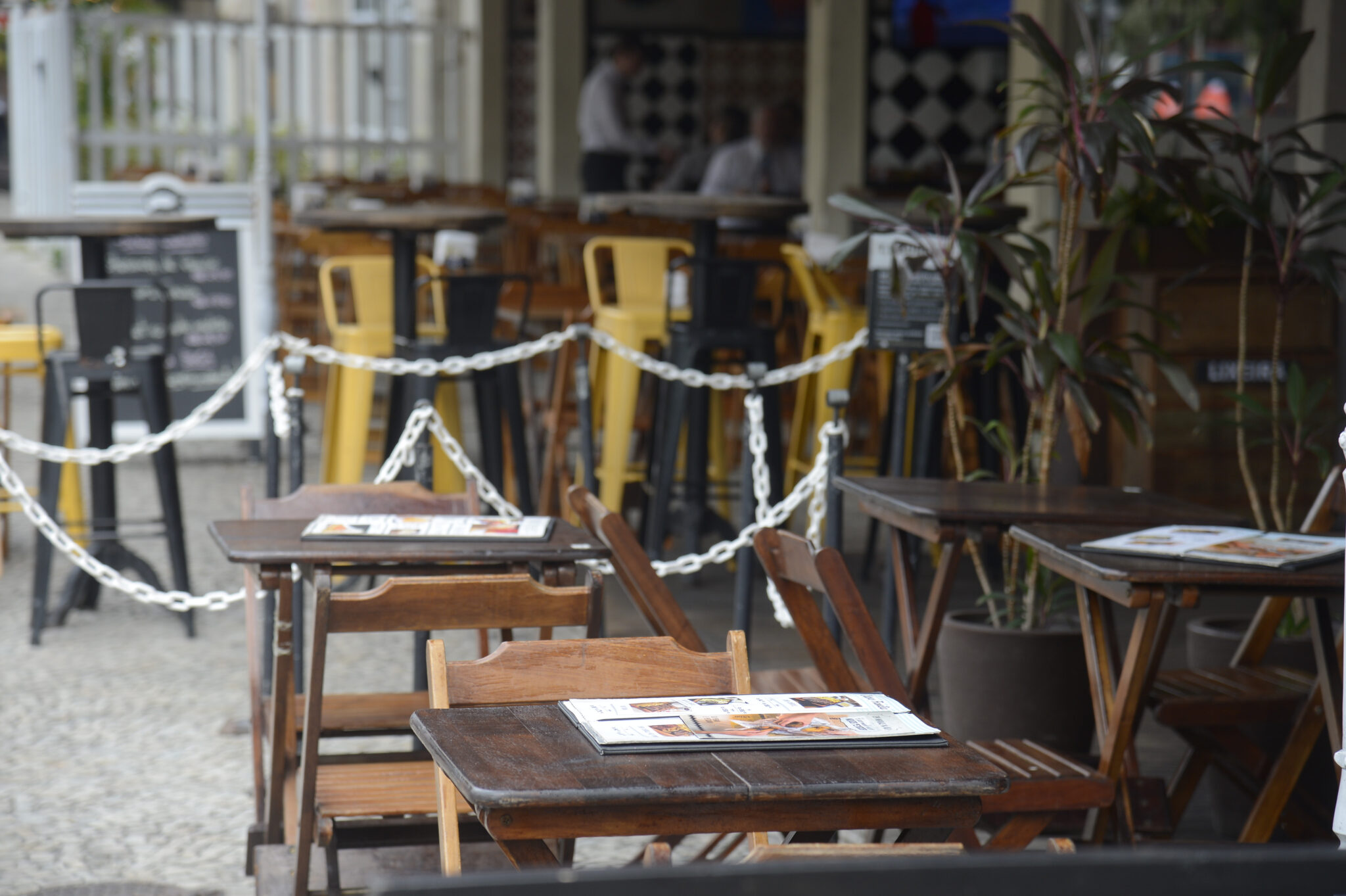 Número de bares e restaurantes com prejuízo em janeiro aumenta 60%