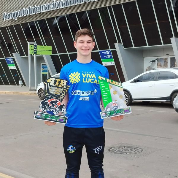 Atleta luverdense volta com troféu na bagagem após competição nos EUA