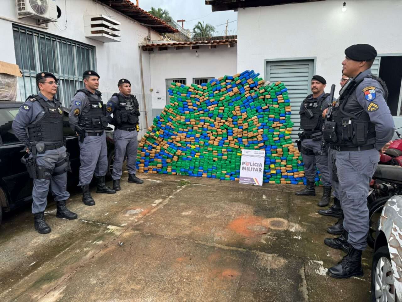 Polícia Militar apreende mais de 1 tonelada de maconha em caminhão de fertilizantes em Itiquira 