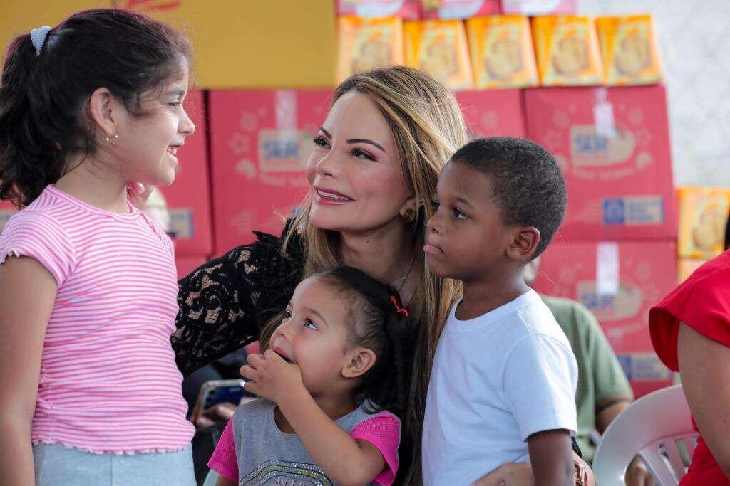 Governo de Mato Grosso entrega mais de 100 mil cestas e garante bônus para famílias carentes