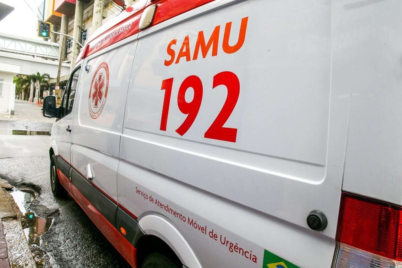 Motorista morre e filho fica ferido após carro bater em muro em Rondonópolis 