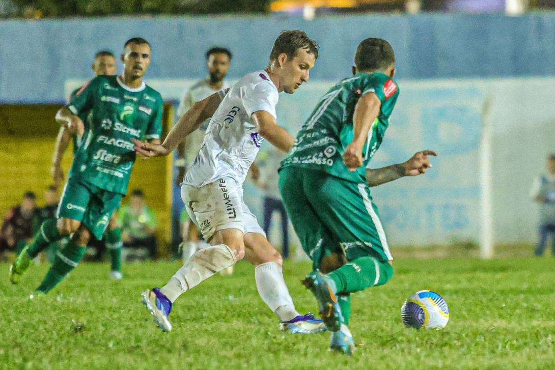 Caranhato muda estratégia de jogo e Luverdense avança na Copa Verde
