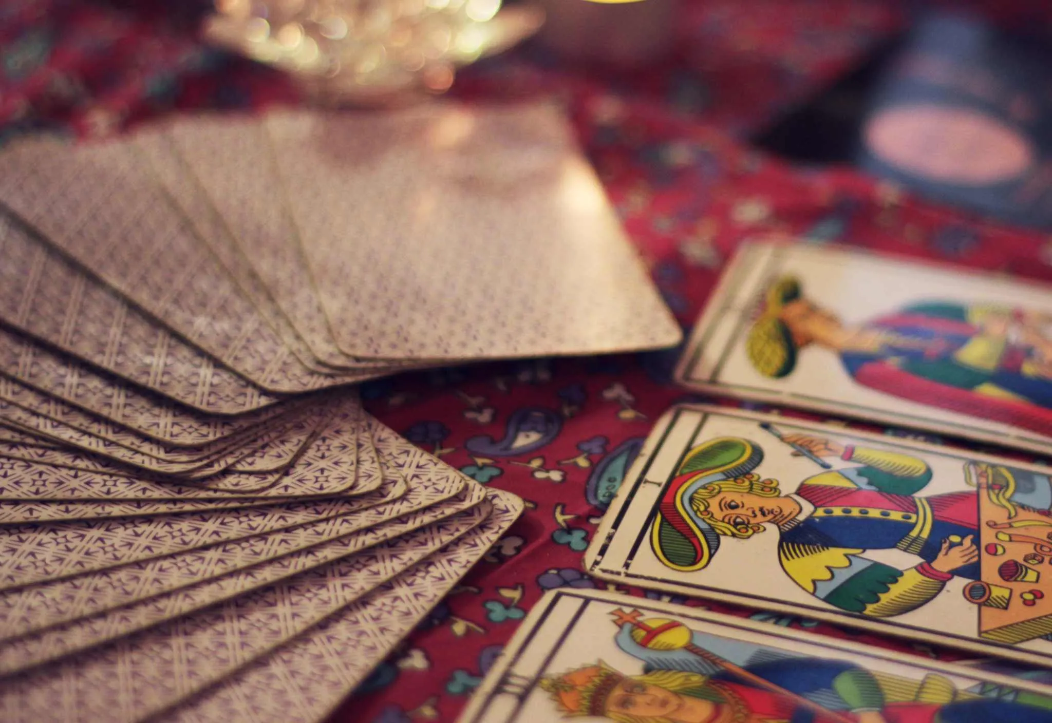 Horóscopo para 5 de janeiro por cartas de Tarô: Decepções para Cânceres, Surpresas para Capricórnios