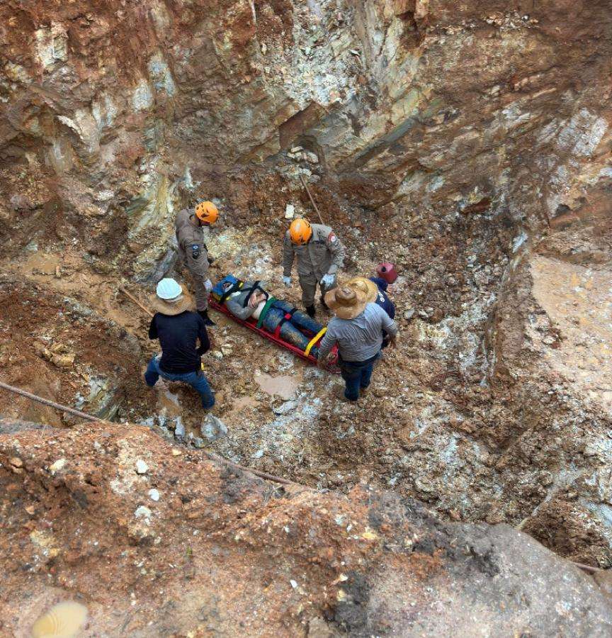 Trabalhador fica em estado grave após ser atingido por escavadeira em Pontes e Lacerda
