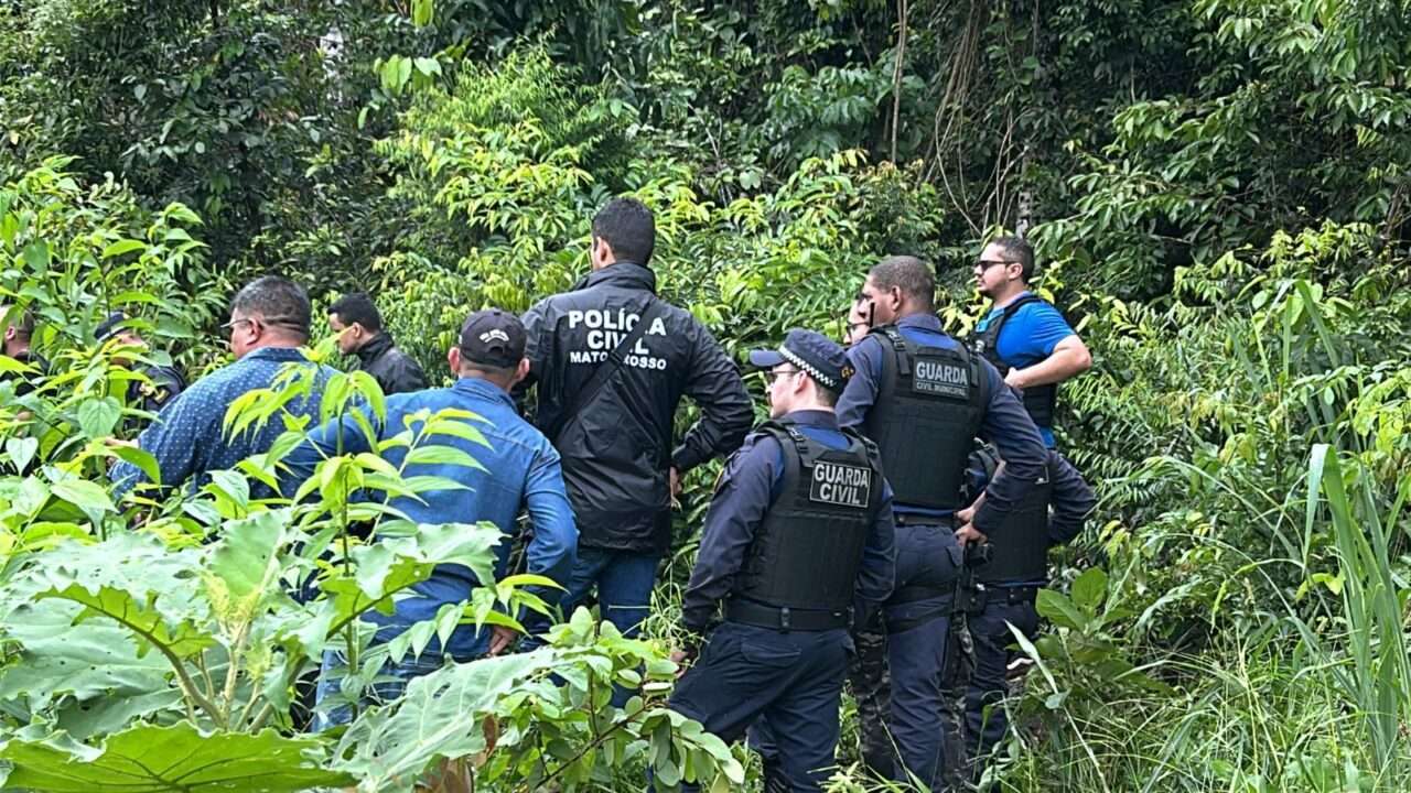(ATUALIZAÇÃO) Onze corpos retirados; encerradas escavações em cemitério clandestino