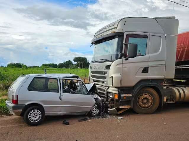 Motorista morre após colidir com caminhão estacionado em Sinop