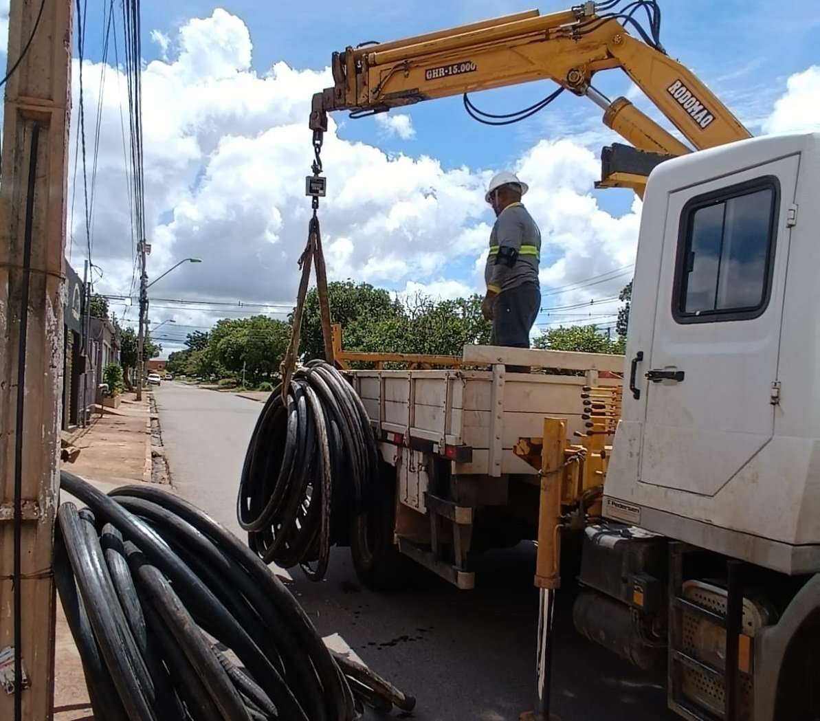Funcionários de empresa são presos com fios de cobre furtados em Cuiabá, Mato Grosso