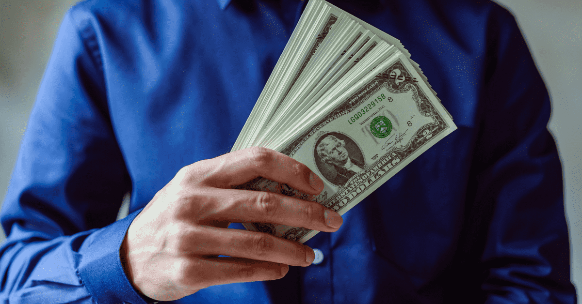 O dólar caiu: O que está acontecendo dentro do Brasil