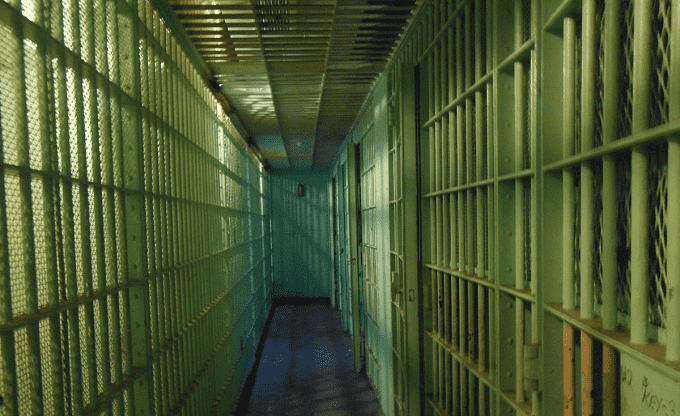 Projeto de lei propõe proibição de visitas íntimas para condenados por feminicídio, estupro e pedofilia em Mato Grosso