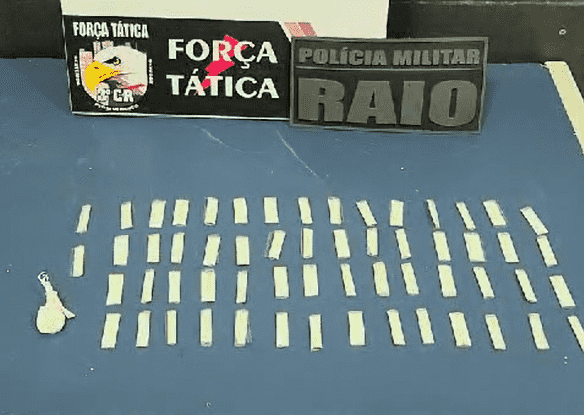 PM de Sinop apreende 59 porções de cocaína e flagra suspeito com mandado de prisão em aberto