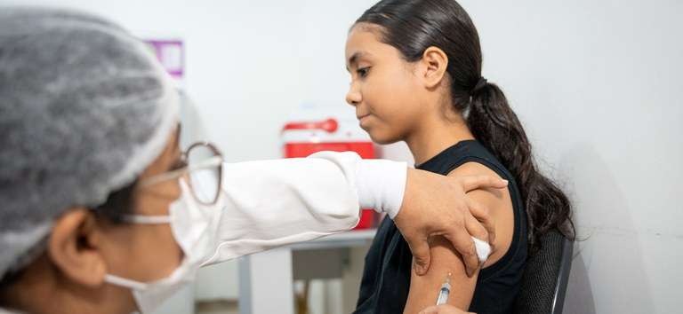 Ministério da Saúde lança estratégia para vacinar 3 milhões de jovens contra o HPV -