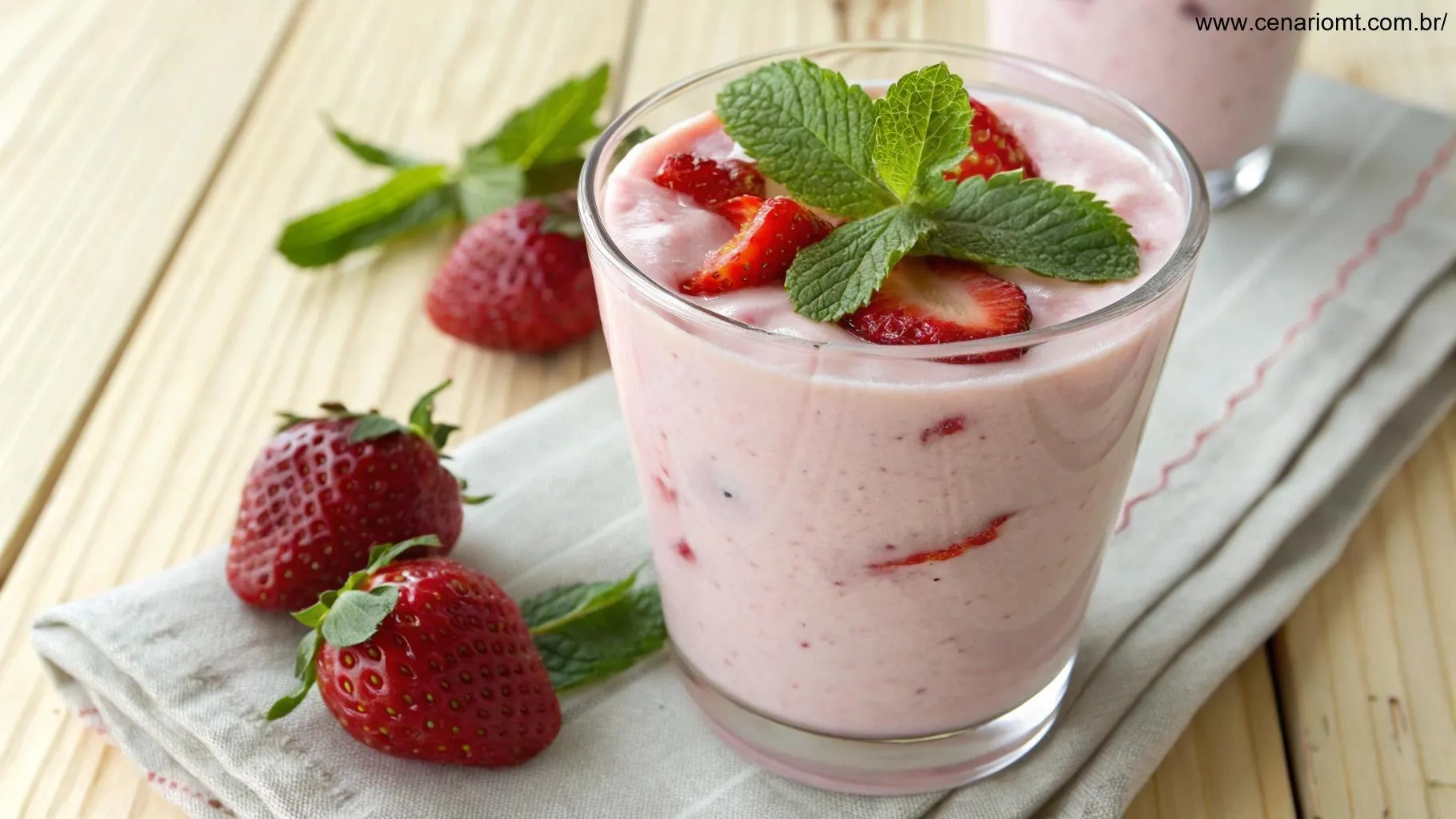 Receita Cremosa de Smoothie de Morango com Iogurte: Refrescante e Saudável