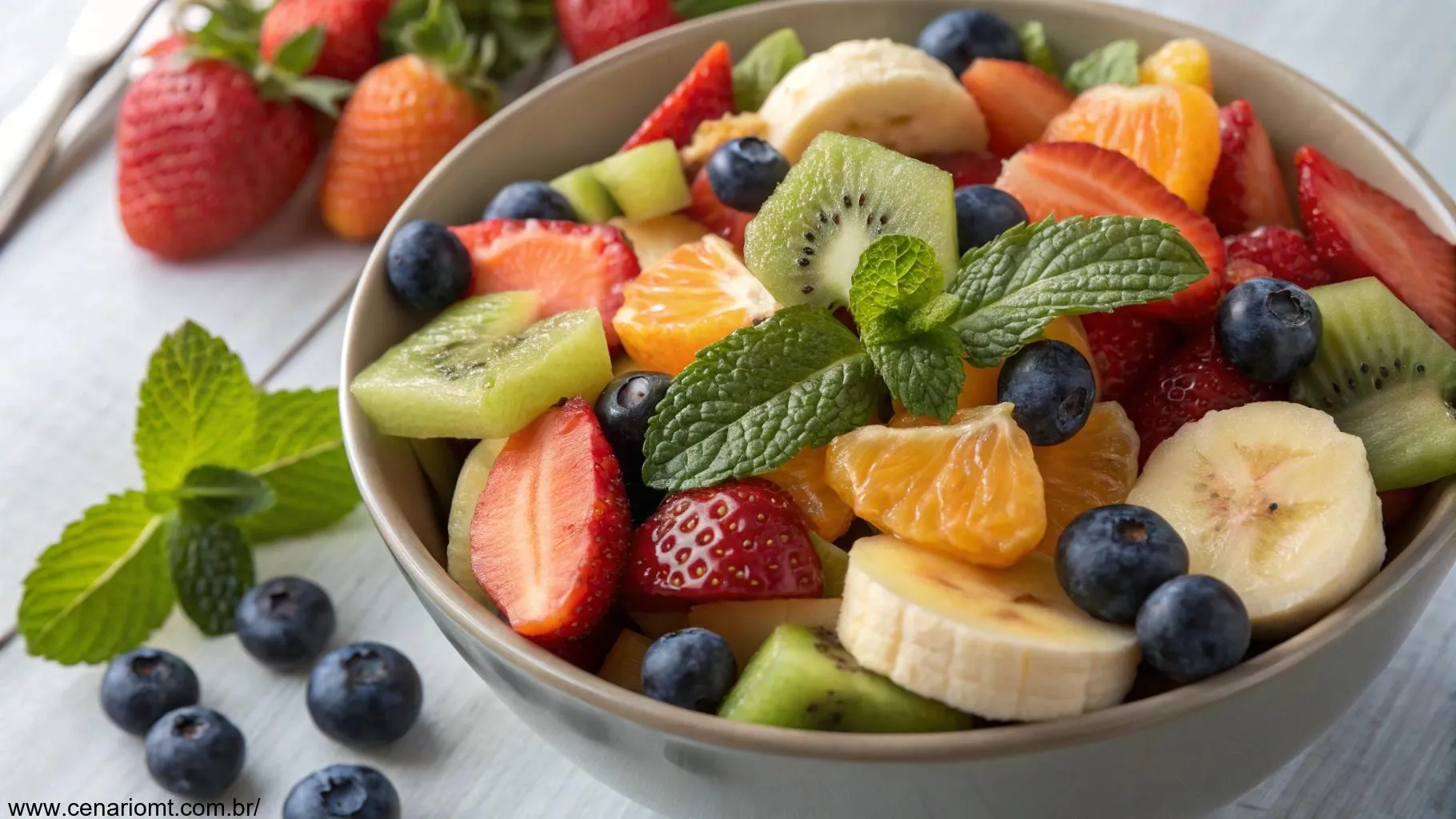 Receita saudável e simples de salada de frutas frescas