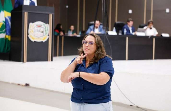 Prefeito de Lucas sanciona lei aprovada pela Câmara que obriga inclusão de intérprete de LIBRAS em vídeos institucionais
