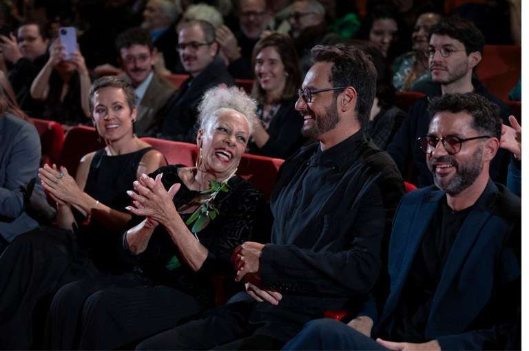 Urso de Prata ao filme 'O Último Azul' em Berlim premia momento do cinema brasileiro - Festival de Berlim