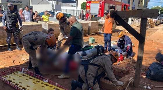 Trabalhadores são socorridos após inalar gases tóxicos durante obra em cisterna
