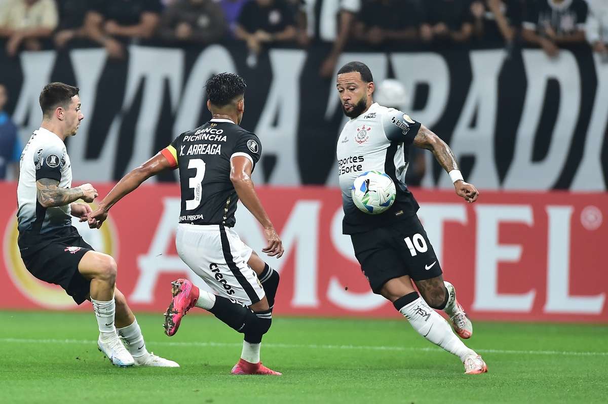 Lance do jogo entre Corinthians x Barcelona. Imagem: Conmebol
