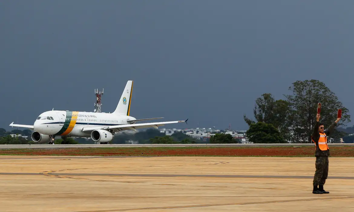 Brasília - Avião presidencial com o presidente Michel Temer chega à capital federal após alta do Hospital Sírio-Libanês, em São Paulo (Marcos Corrêa/PR)